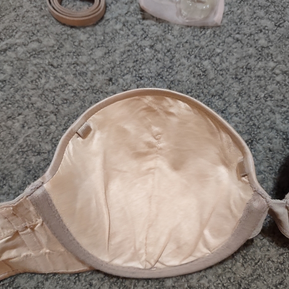 VS Biofit Multiway Strapless Bra w/2 Pack Straps - Picture 7 of 15